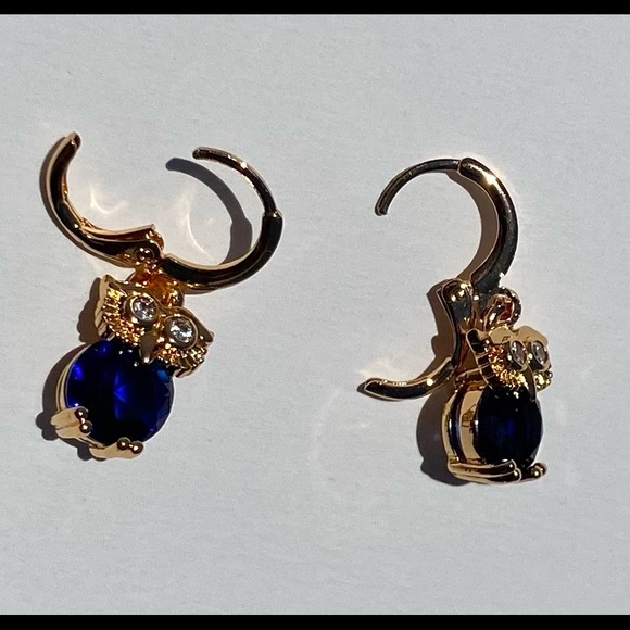 Sparkling 18k Gold Filled Earrings - Picture 2 of 4